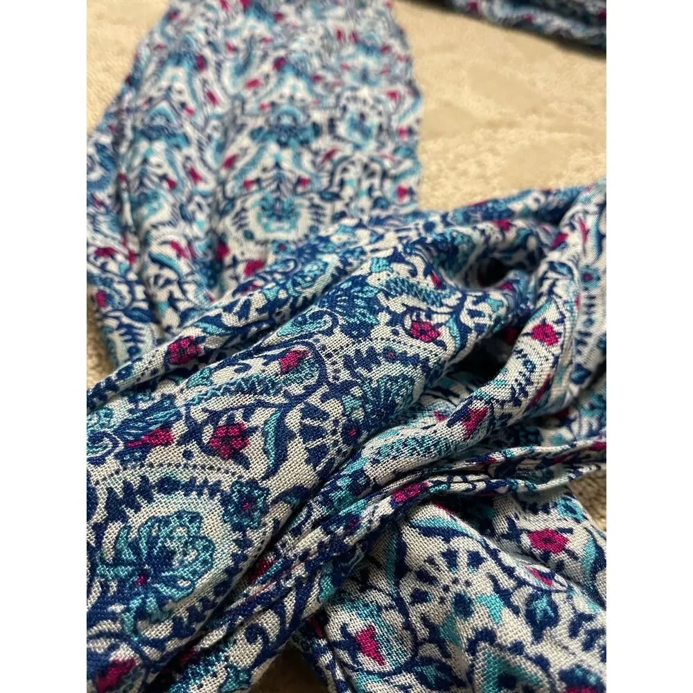 Boutique blue white